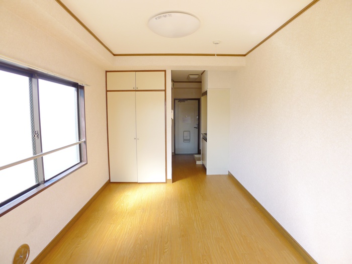ブル-ム248の居間写真
