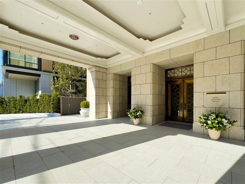 エントランス　メインエントランス車寄せ