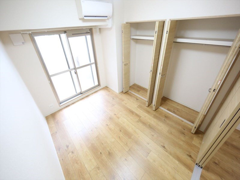 バルコニー　洋室6帖　クローゼット（収納充実してます）