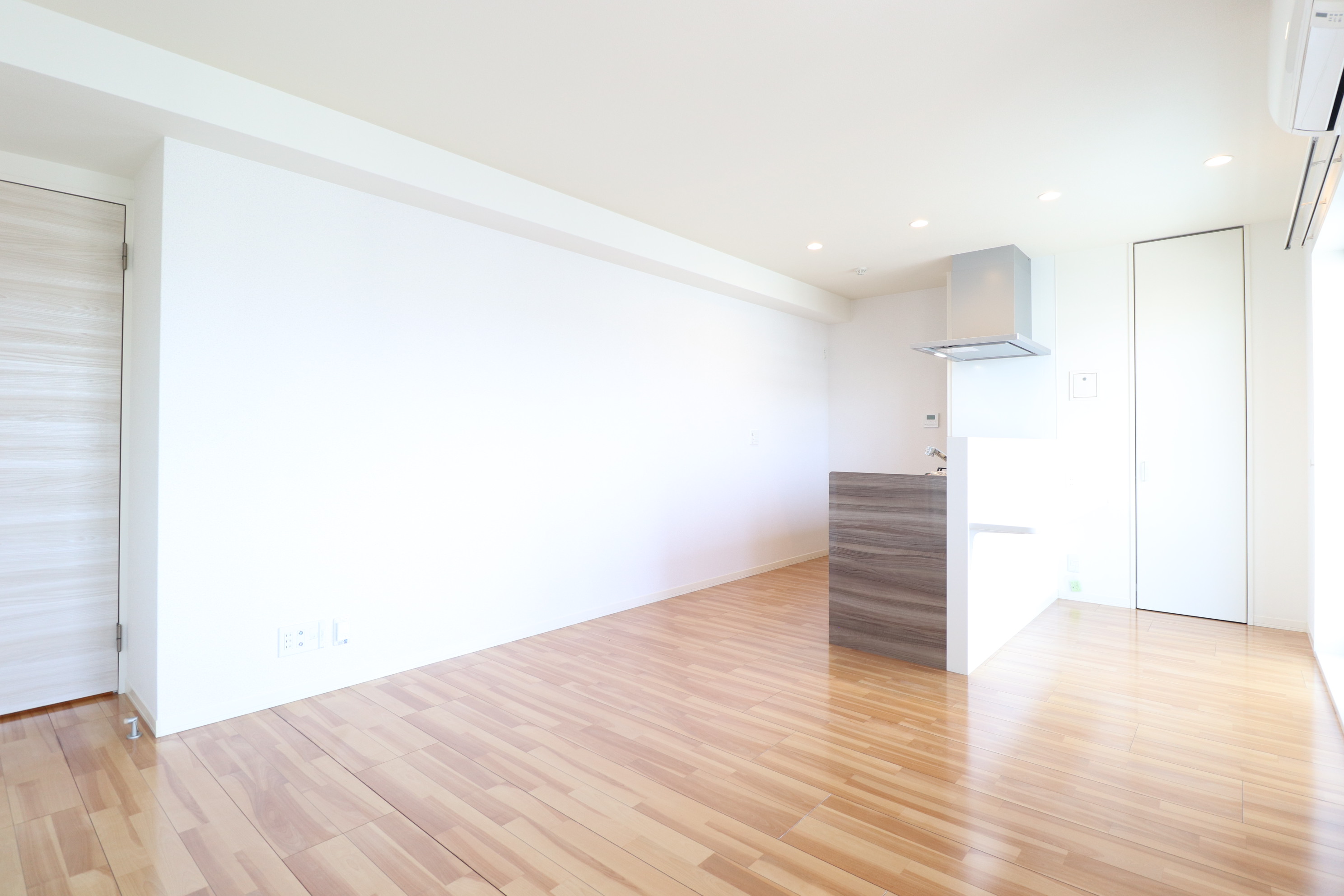 居室・リビング　12.8帖の広々快適リビング♪