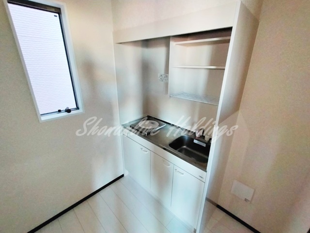 キッチン　窓付き独立キッチン