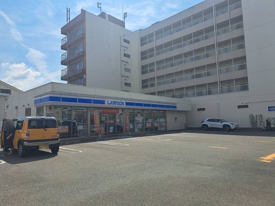 コンビニ　ローソン松山築山町店（コンビニ）まで357m