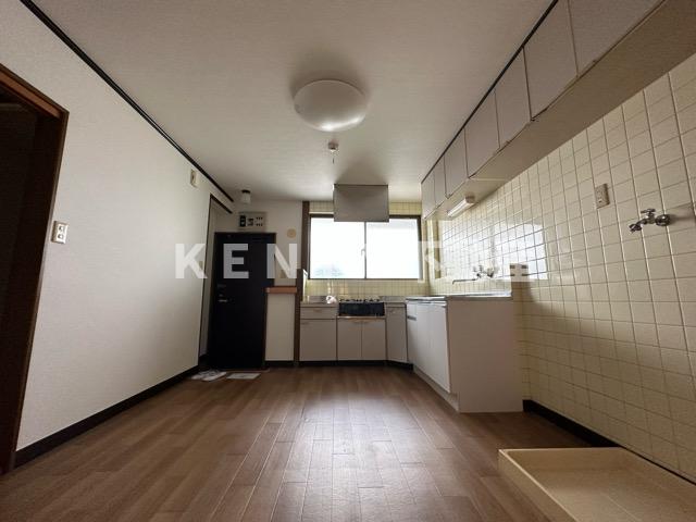 居室・リビング　こちらの居間で趣味の時間をお楽しみください