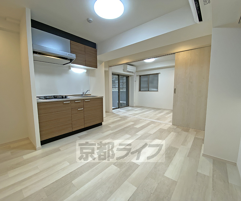 居室・リビング　２０２６年築、設備充実物件！