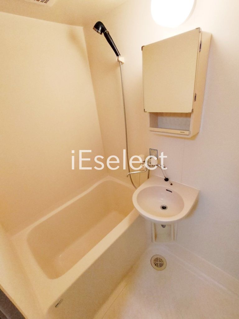 バス・シャワールーム　1日の疲れを洗い流すバスルーム