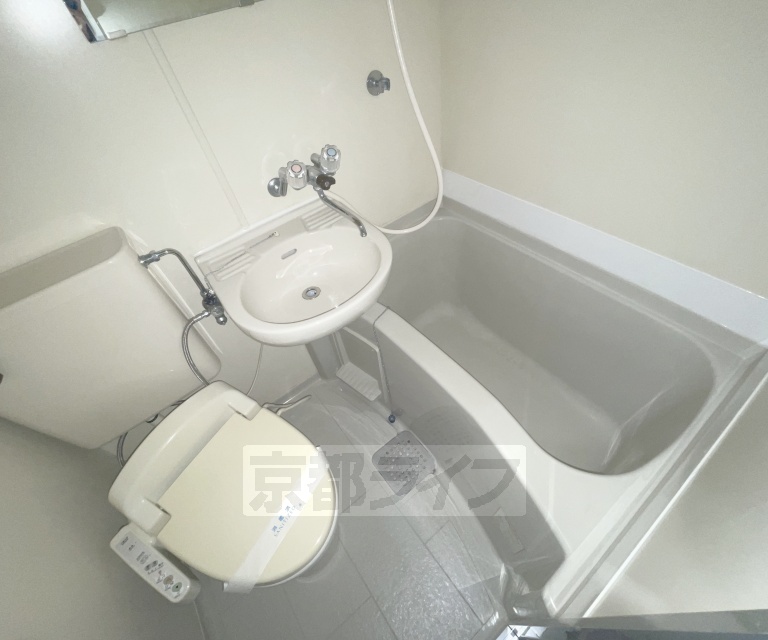 バス・シャワールーム　４０７号室写真です