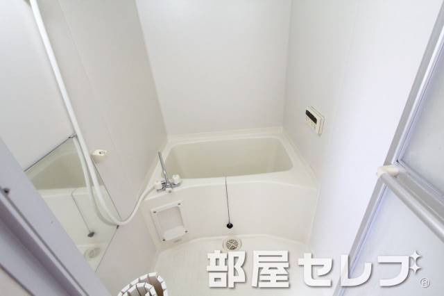 バス・シャワールーム　おいだき機能付き。