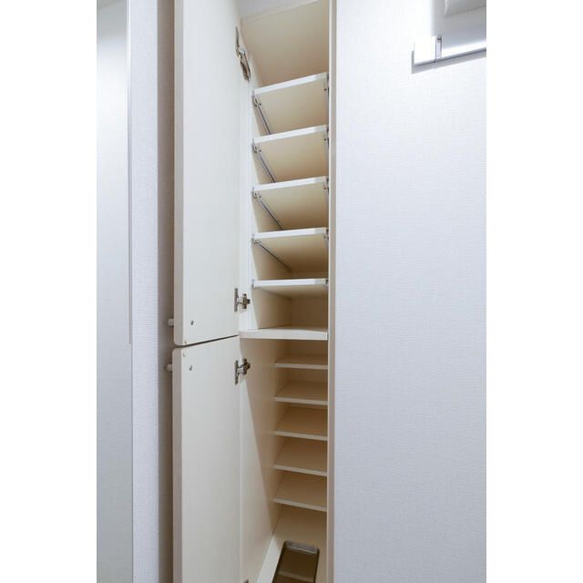 玄関　収納もある玄関です