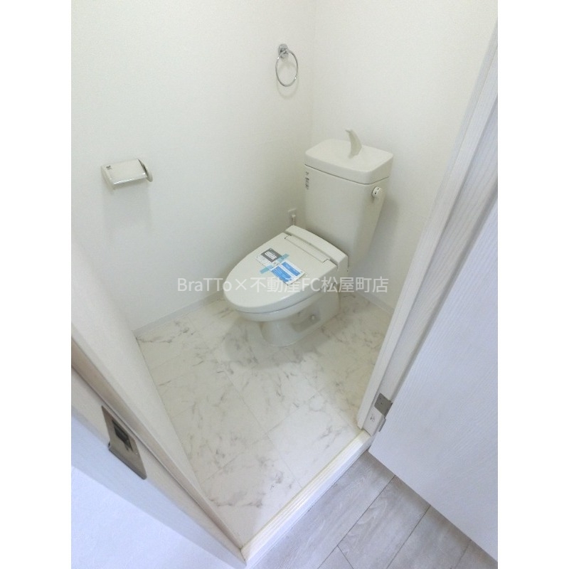 トイレ　トイレ（ウォシュレット付き）