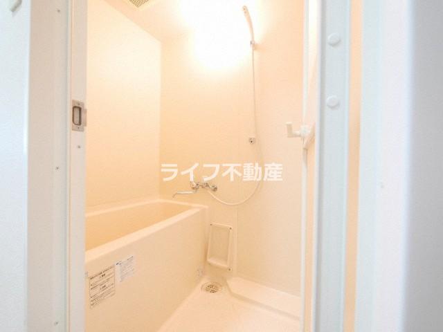 バス・シャワールーム　落ち着いた空間のお風呂です