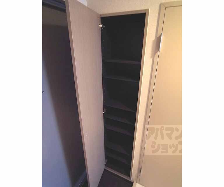収納　玄関スペースには下駄箱が付いております。