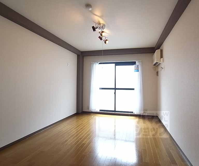 居室・リビング　東向きで日当たり良好