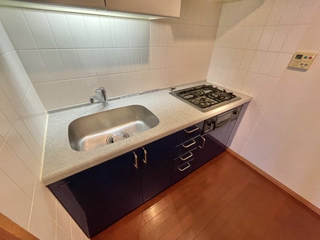 キッチン　コンパクトなキッチンで掃除もラクラク