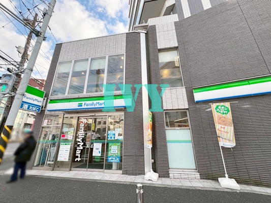 コンビニ　ファミリーマート 横浜西神奈川三丁目店（コンビニ）まで2052m