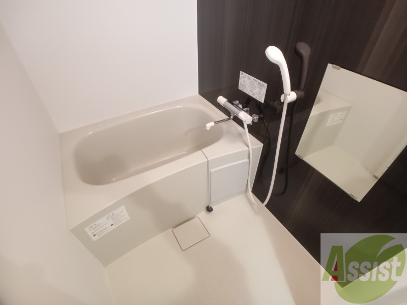 バス・シャワールーム　お風呂になります。一日の疲れを癒してくださいね。