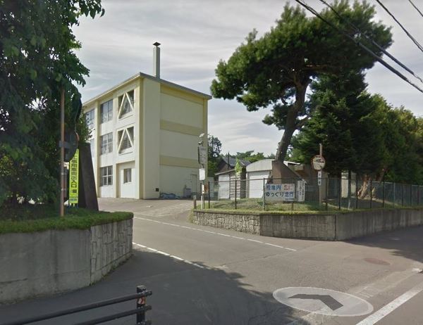 小学校　北広島市立東部小学校（小学校）まで437m