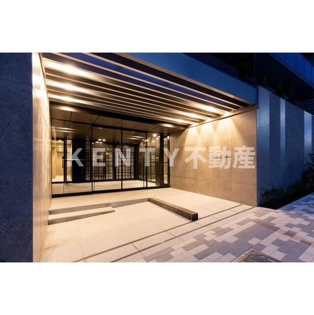 エントランス　落ち着いたエントランスです