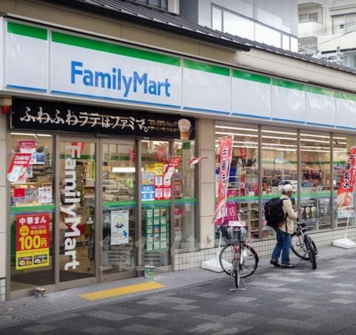 コンビニ　ファミリーマート　下津林芝ノ宮町（コンビニ）まで606m