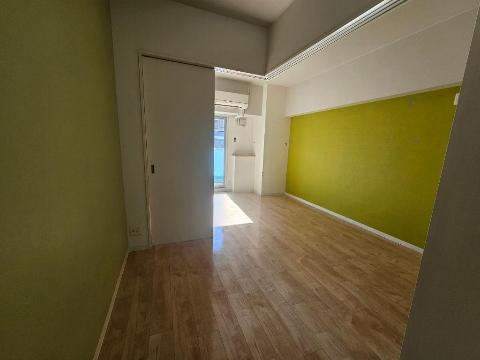 居室・リビング　室内