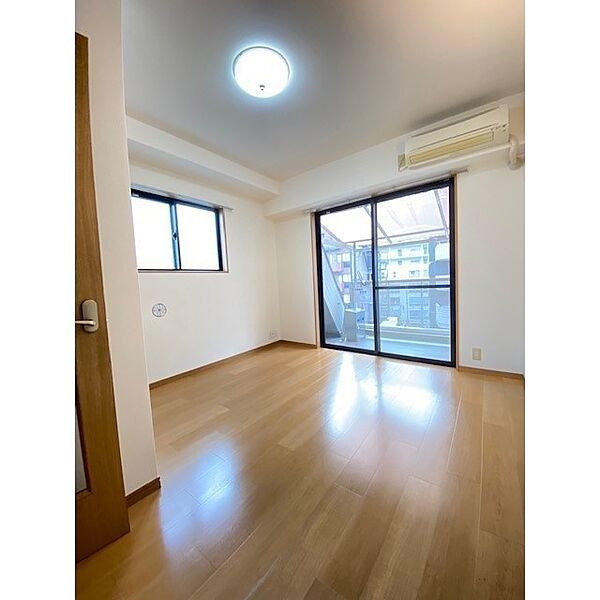 居室・リビング　※画像反転