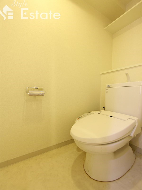 トイレ　温水洗浄便座付シャワートイレ