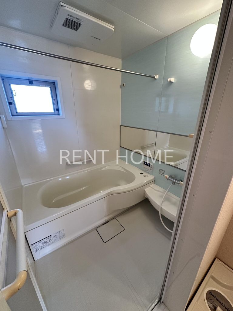 バス・シャワールーム　広めの浴室です。（追い焚き・浴室乾燥機付）