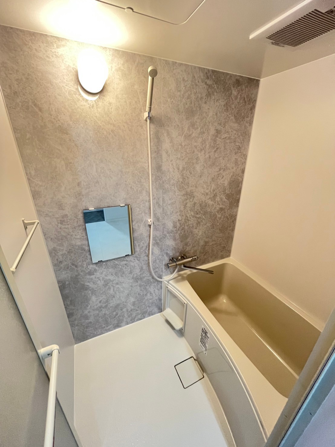 バス・シャワールーム　別の部屋のモデル写真