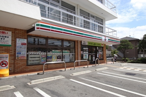 コンビニ　セブン-イレブン尼崎南塚口２丁目店（コンビニ）まで282m