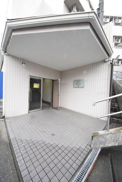エントランス　☆内見のご予約はタウンハウジング八王子店まで☆