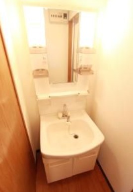 洗面設備　朝の支度はこちらでどうぞ。