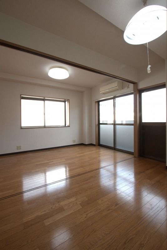 居室・リビング　広々としたリビングです。