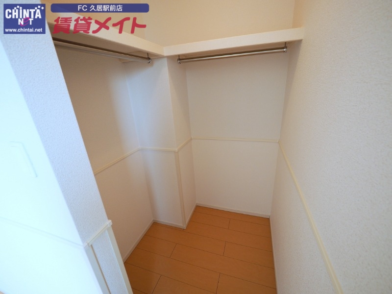 収納　同型反転タイプです。