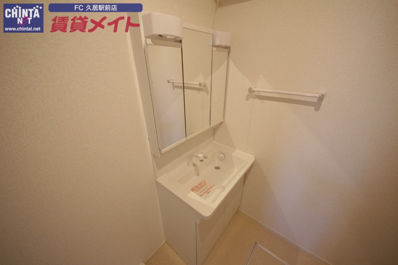 洗面設備　同型反転タイプです。