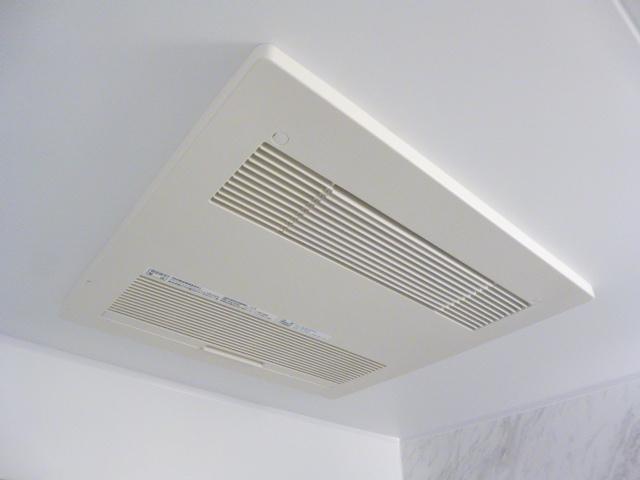 バス・シャワールーム　浴室換気乾燥機