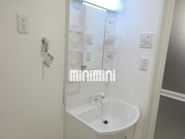 洗面設備　忙しい朝に大活躍の独立型の洗面台です