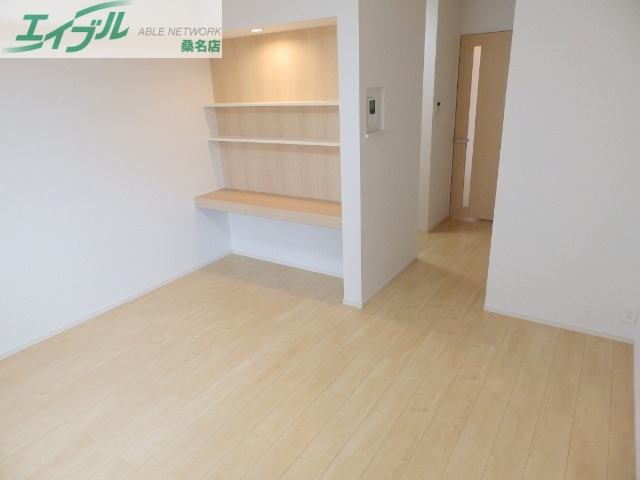 居室・リビング　同物件別室反転タイプ画像