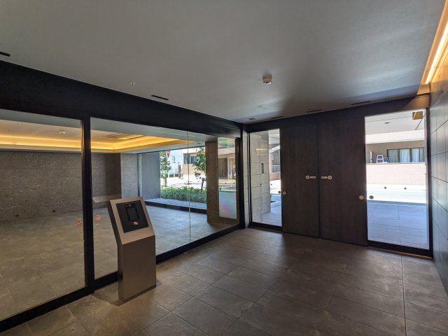 エントランス　建物の内部です