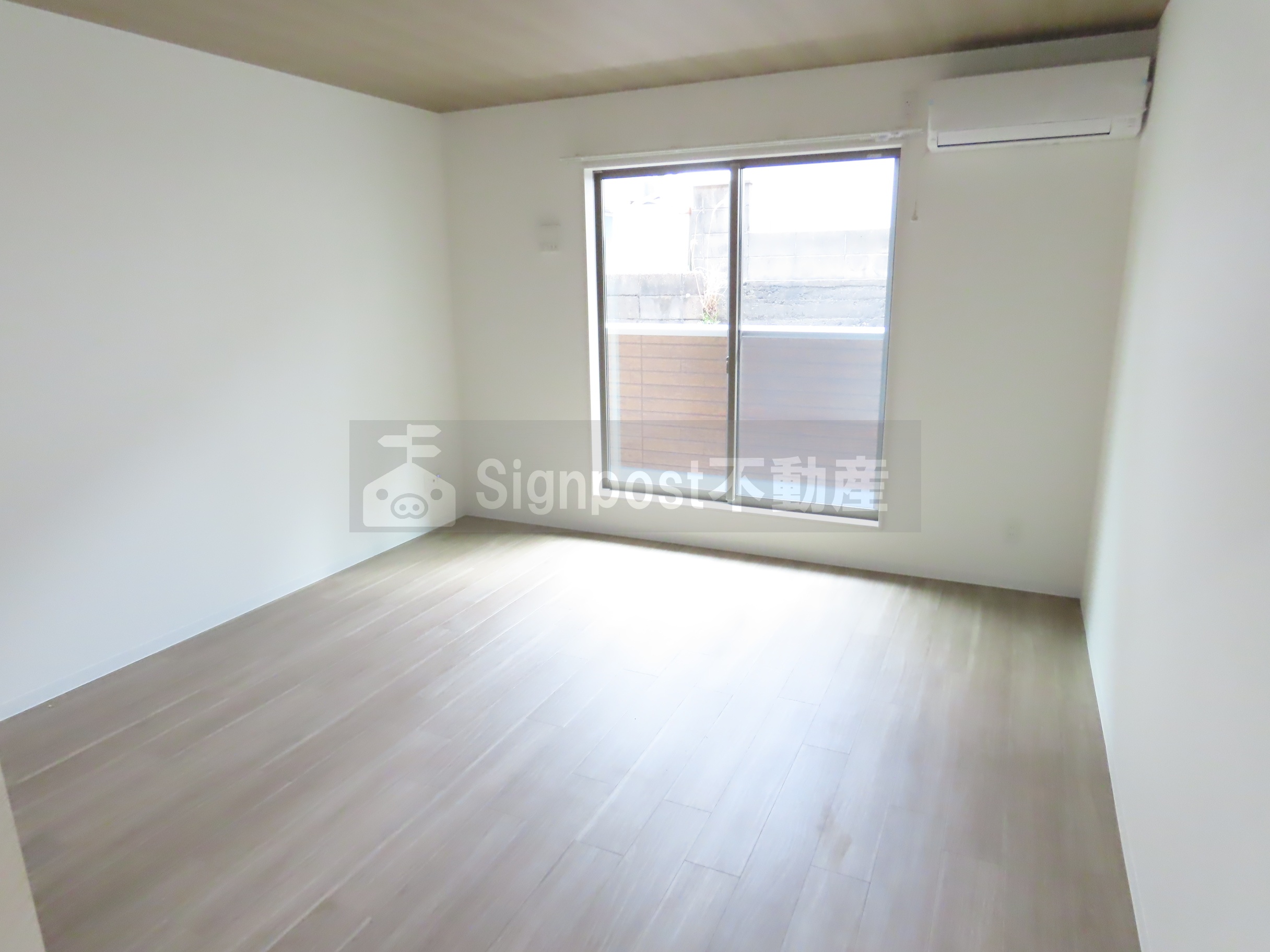 居室・リビング　9.1帖の洋室