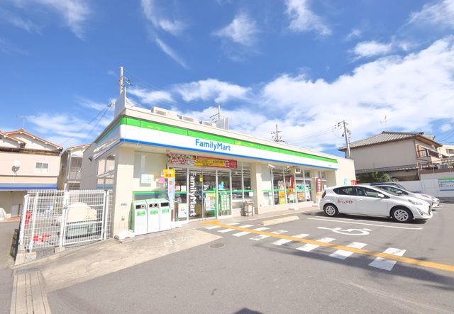 コンビニ　ファミリーマート星田駅東店（コンビニ）まで625m