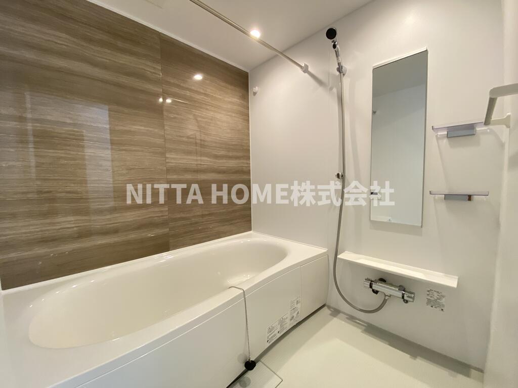 バス・シャワールーム　追い焚き機能・浴室乾燥機も設置済み◎