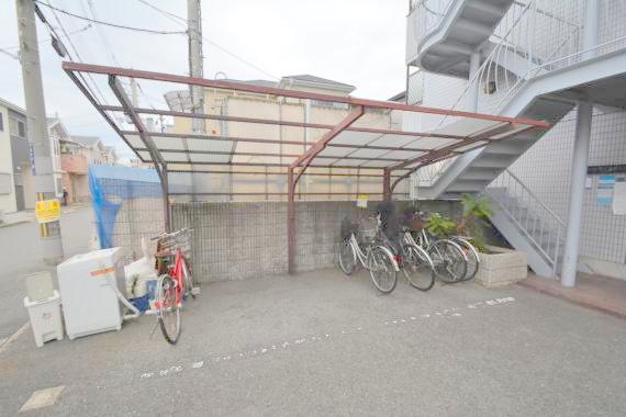 駐車場　あなたの大事な自転車も安心してとめることができますね。