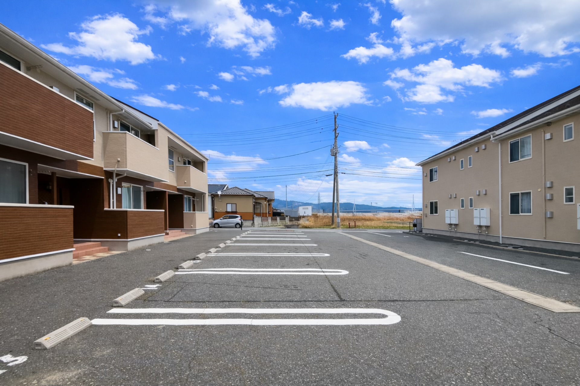 駐車場　駐車場部分・平面アスファルト施工です♪