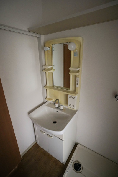 洗面設備　同じ建物の別のお部屋