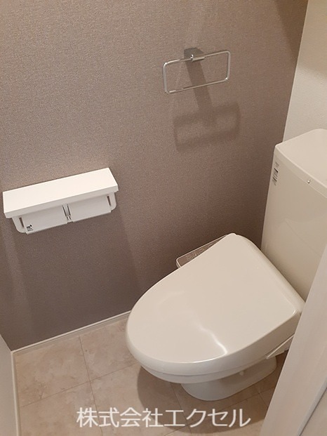 トイレ　温水洗浄便座です。