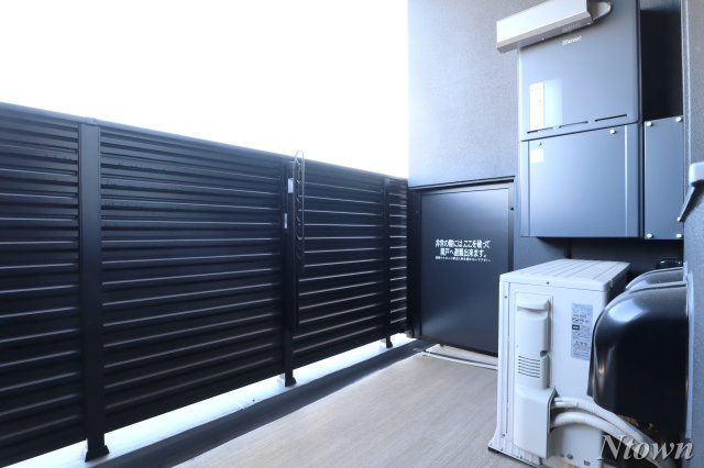 バルコニー　暖かな日差しのふりそそぐバルコニー