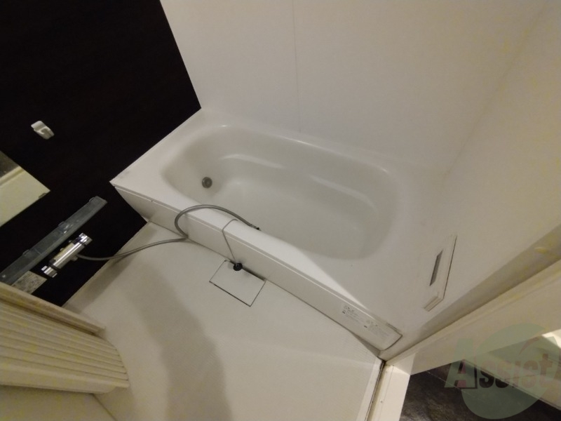 バス・シャワールーム　こちらはお風呂。一日の疲れをここで癒してください。