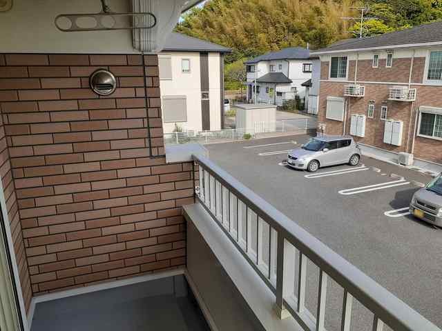 バルコニー　お洗濯にも便利なバルコニー付き