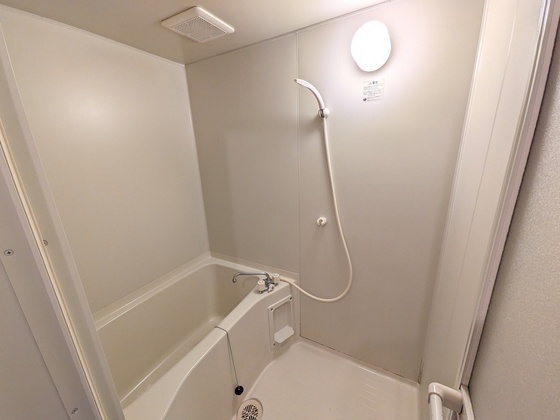 バス・シャワールーム　※別部屋の写真です