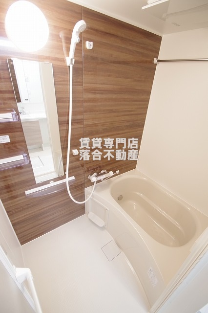 バス・シャワールーム　追い炊き機能、浴室乾燥機付き♪