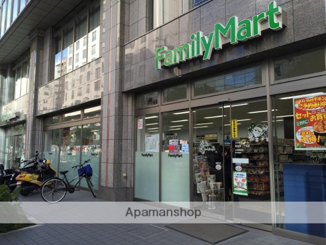 コンビニ　ファミリーマート（コンビニ）まで191m